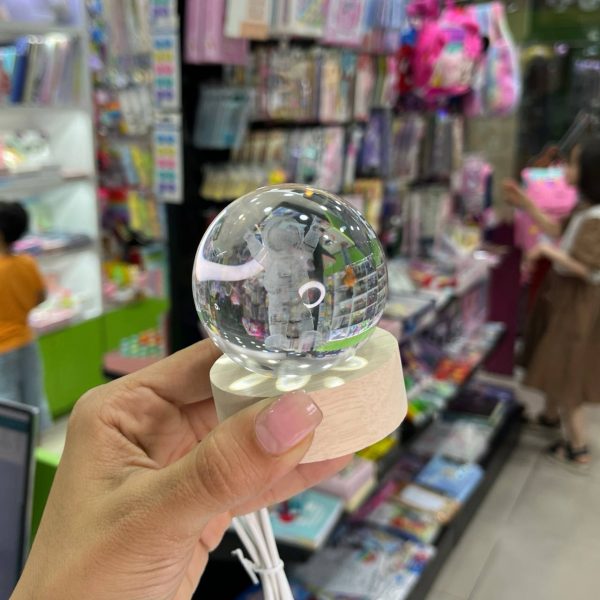 گوی شیشه ای کوچک طرح فضانورد-۶ سانت