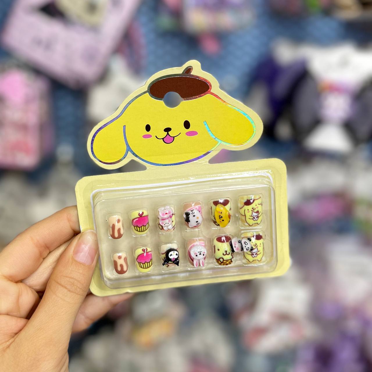 ناخن مصنوعی پوم پوم پورین